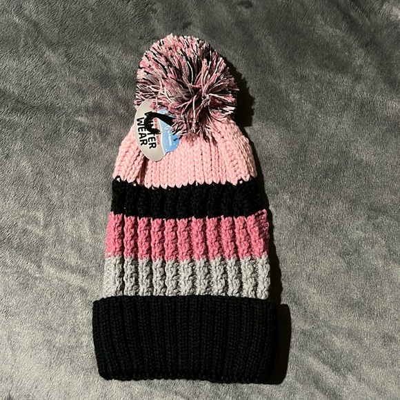 Knitted beanie NWT - Picture 1 of 2